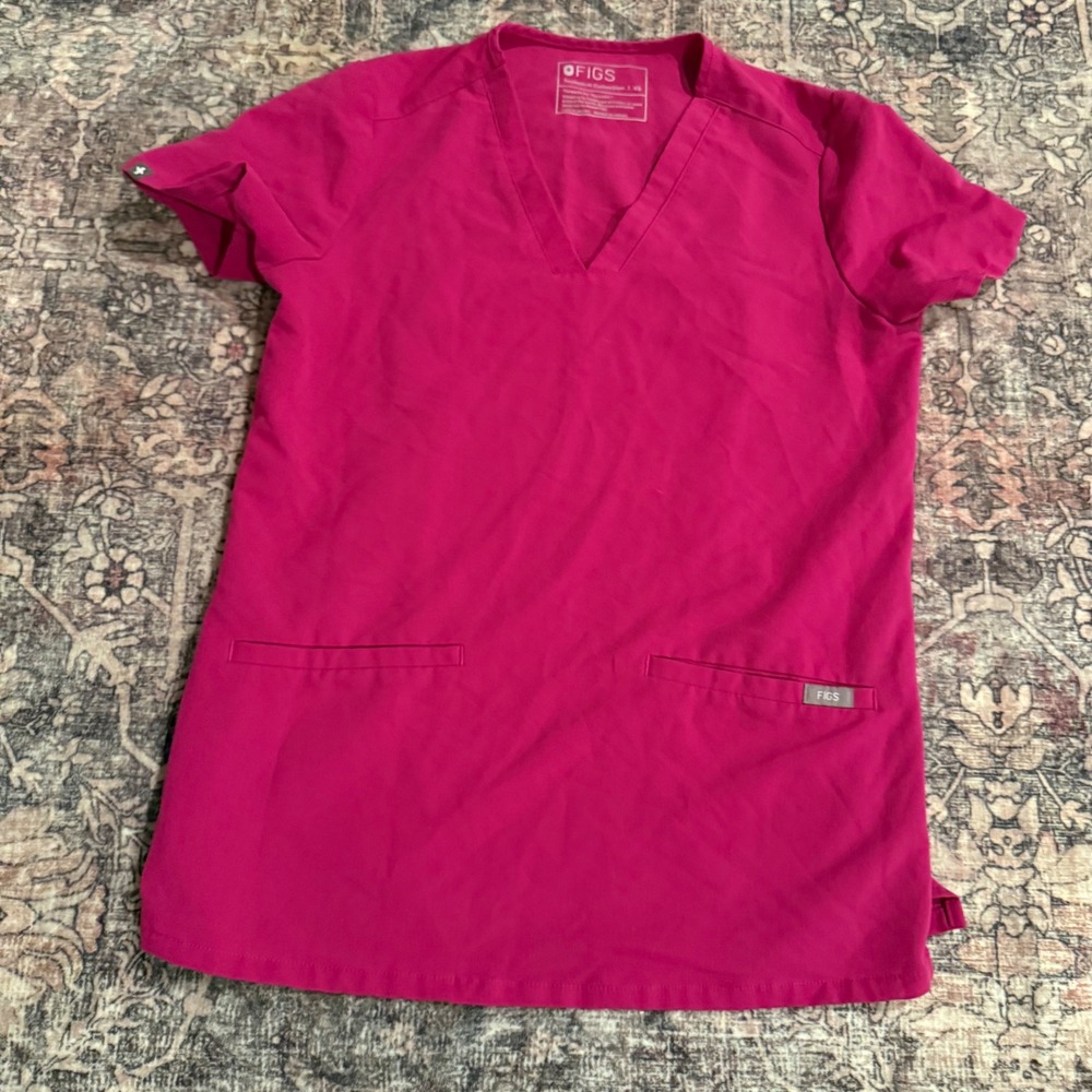 FIGS Women's XS‎ Pink V Neck Scrub Top Medical Uniform